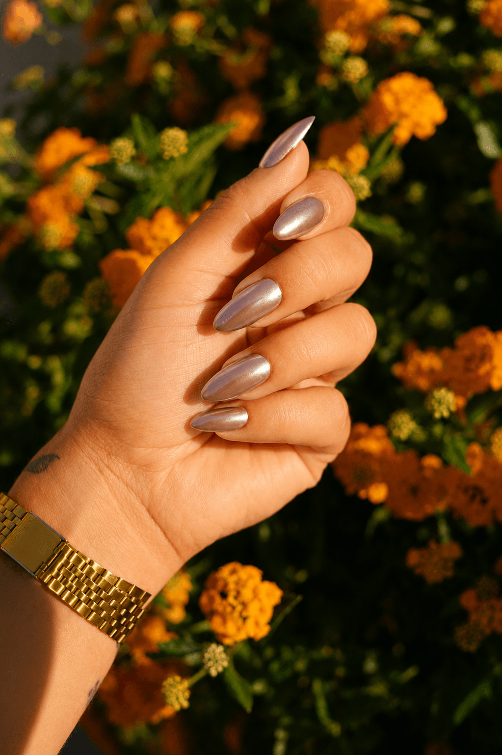 Floral nail detail
